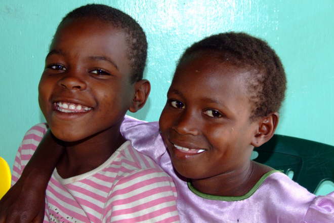 Esther befriends Paulina